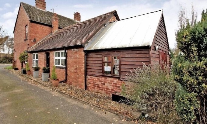 Lower Wick House | 2 Bed Comfortable House near Elgar's Birthplace