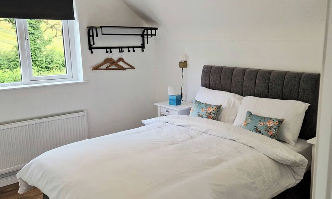 Tyrone Cottage | 2 Bed cottage-Sleeps 4-Private Garden-Parking