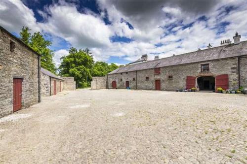 Kells Apartment | 2 Bed Courtyard Apartment at Rockfield House Kells in Meath - Short Term Let