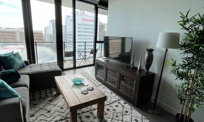 Downtown Winnipeg Apartment | 2 bed downtown sleeps 5 across jets arena king bed