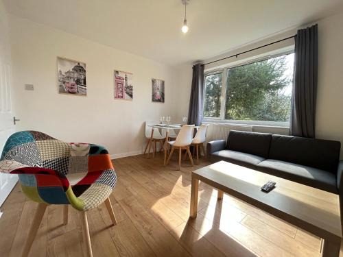 Purley Apartment | 2 bed flat in Purley Less than 30 minutes to central London