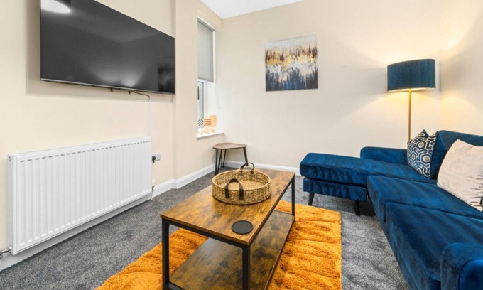 Methil Apartment | 2 Bed Flat With Parking Sleeps 4 in Fife