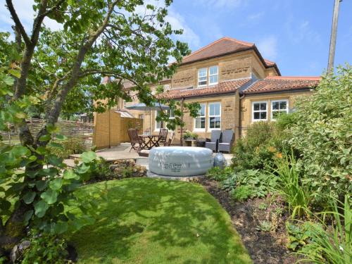 West Compton Apartment | 2 Bed in West Bay 59666