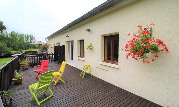 Cercoux House | 2 bed lakeside guest house with parking