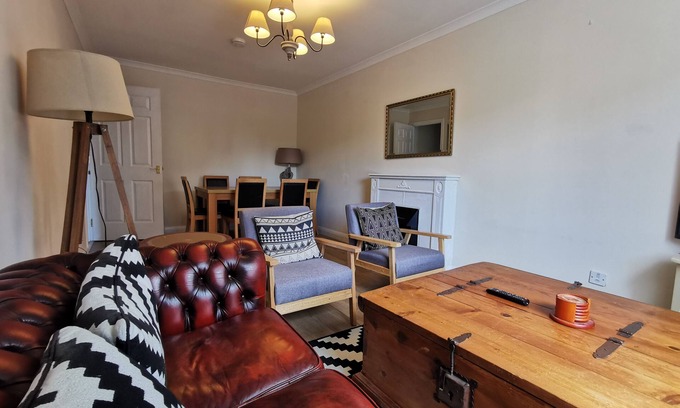 Leith Apartment | 2 bed right on Leith Walk 15 min walk to Waverly !