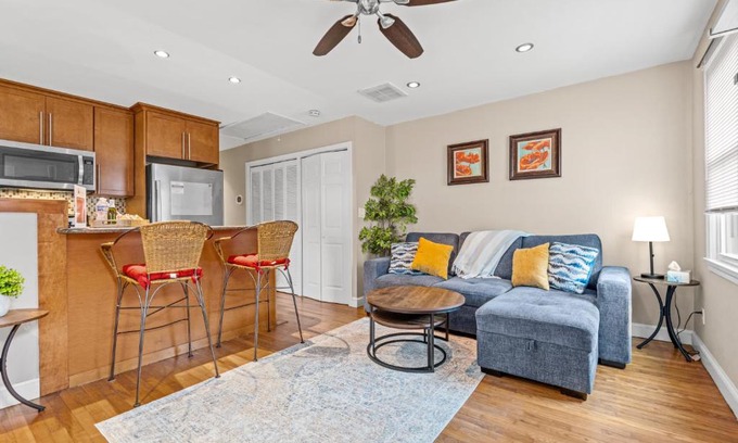 Potomac West House | 2 Bed Townhouse: Minutes from DCA-National Airport