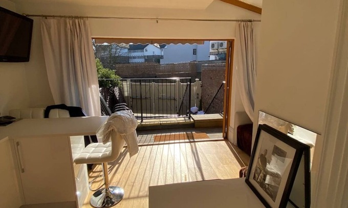 Parsons Green and Walham Apartment | 2 Bed - Very Convenient Location - South Terrace