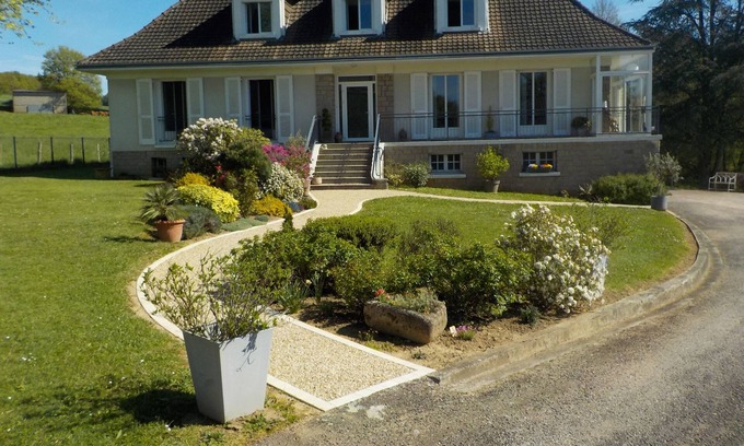 Saint-Brice-sur-Vienne Apartment | 2 Bedroom Apartment in Saint-Brice-sur-Vienne