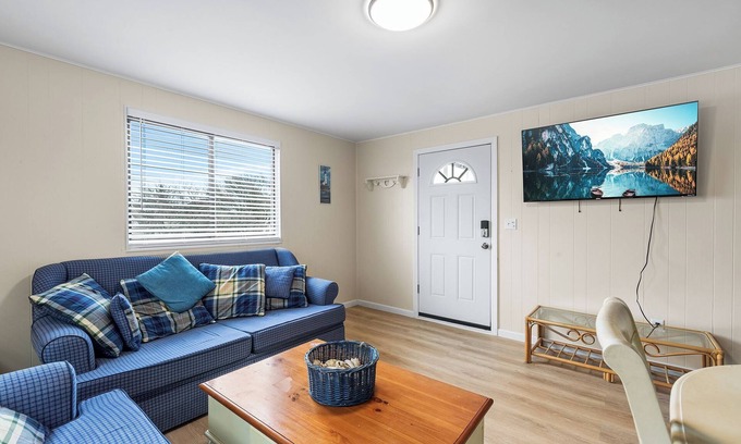 Fenwick Island Condo | 2 Bedroom, 1 Bath, Senior Week and Groups welcome