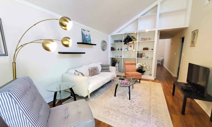 Rosewood Apartment | 2 bedroom, 1 bathroom with lots of natural light