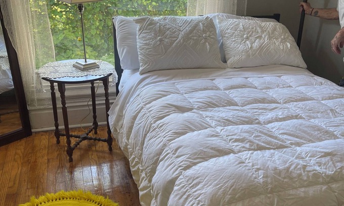 Des Moines Apartment | 2-bedroom 19th centry Victorian apartment Des Moines with AC, WiFi