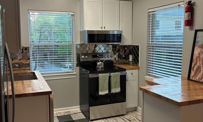East Side Apartment | 2 bedroom/2 bath cottage, just a block from Emory University/Emory Hospital