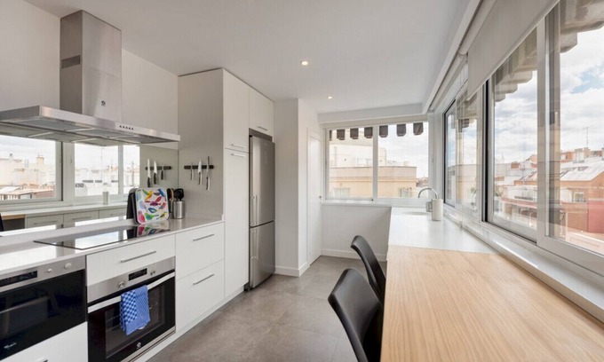 Castellana Apartment | 2 bedroom 2 bathroom furnished - Salamanca - bright & Stylish