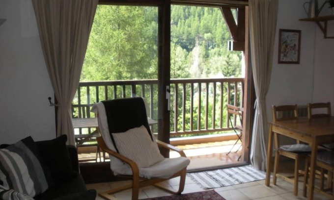 La Salle-les-Alpes Apartment | 2 Bedroom/2 Bath Duplex style Apt, comfortably furnished, south facing balconies, near bus stop & summer/winter activities