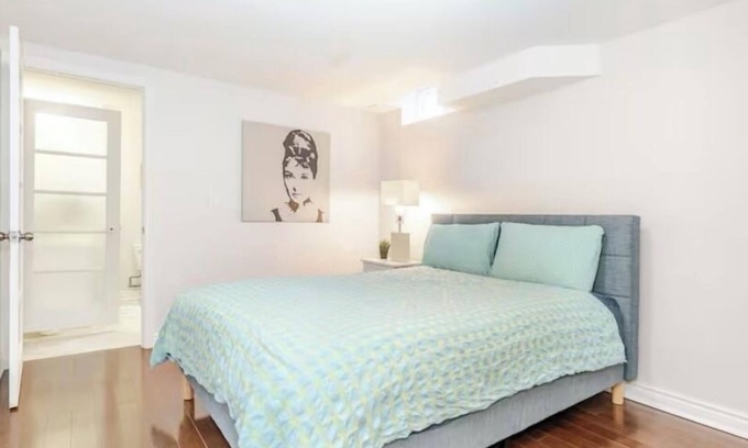 Rathwood Apartment | 2 Bedroom, 2 free parking, 5 min to Mississauga center, 20min Toronto center