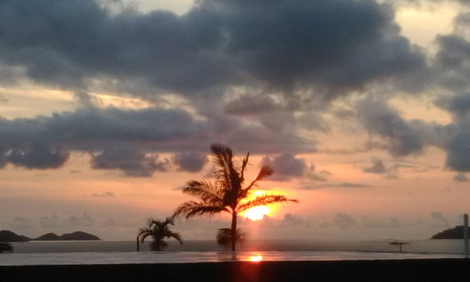 South Mission Apartment | 2 bedroom apartment with good views of the Coral Sea and Islands.