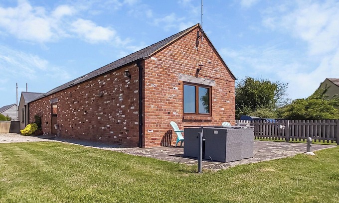Wotton-under-Edge Cottage | 2 bedroom accommodation in Charfield, near Wotton-under-Edge