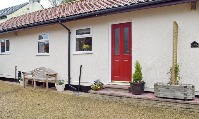 Great Yarmouth Cottage | 2 bedroom accommodation in West Caister, near Great Yarmouth