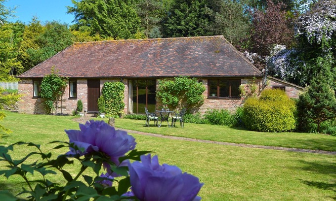 Ewhurst Green Cottage | 2 bedroom accommodation in Ewhurst Green, near Bodiam