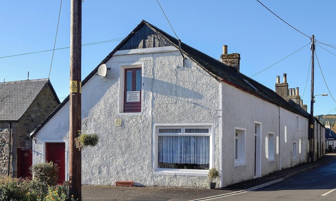 Blairgowrie Cottage | 2 bedroom accommodation in Kirkmichael, near Pitlochry