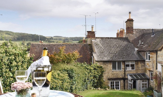 Winchcombe Cottage | 2 bedroom accommodation in Winchcombe, near Cheltenham