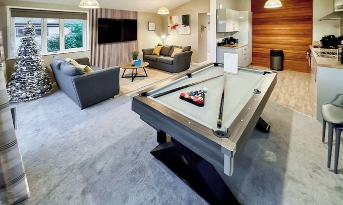 Raywell Ski Chalet | 2 bedroom accommodation in Raywell, Beverley
