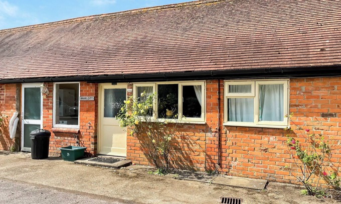 Hartgrove Cottage | 2 bedroom accommodation in East Orchard, near Shaftesbury