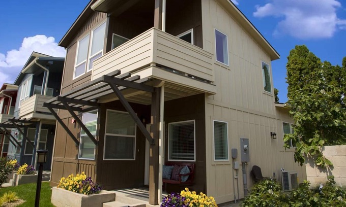 Boise Villa | 2 bedroom accommodation in Garden City