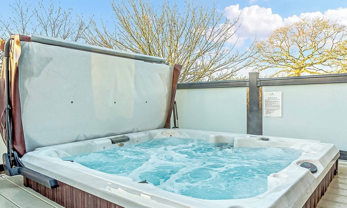 Axminster Ski Chalet | 2 bedroom accommodation in Axminster