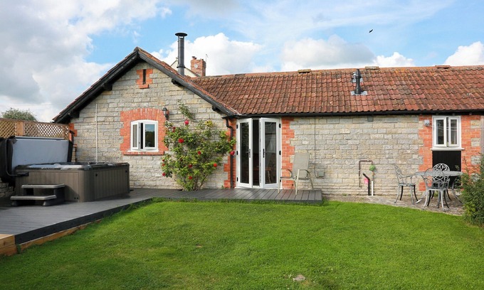 Blackford Cottage | 2 bedroom accommodation in South Barrow, near Yeovil