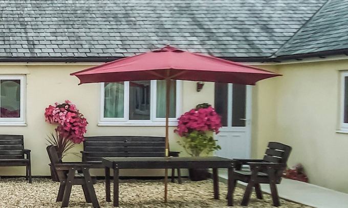 Winterbourne Abbas Cottage | 2 bedroom accommodation in Winterbourne Steepleton, near Dorchester
