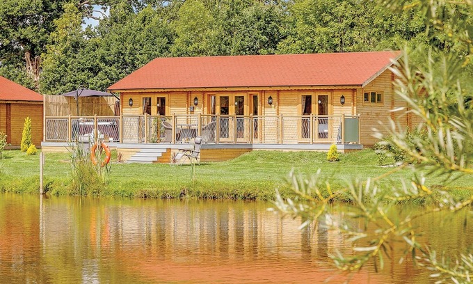 Welsh Frankton Ski Chalet | 2 bedroom accommodation in Ellesmere