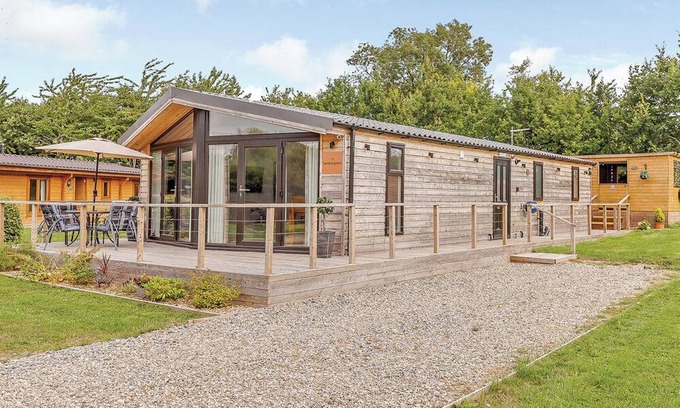 Welsh Frankton Ski Chalet | 2 bedroom accommodation in Ellesmere