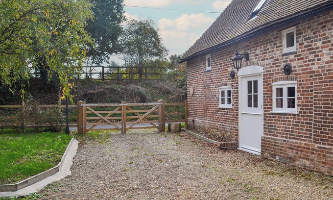 Ashford Cottage | 2 bedroom accommodation in Hothfield