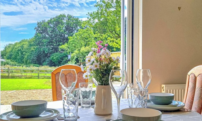 Lingfield Cottage | 2 bedroom accommodation in Lingfield