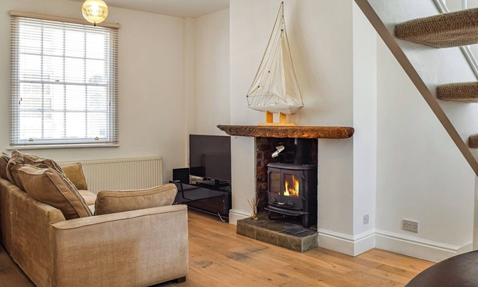 Waterloo Cottage | 2 bedroom accommodation in Crosby, near Liverpool