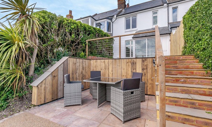 Brighton Cottage | 2 bedroom accommodation in Brighton