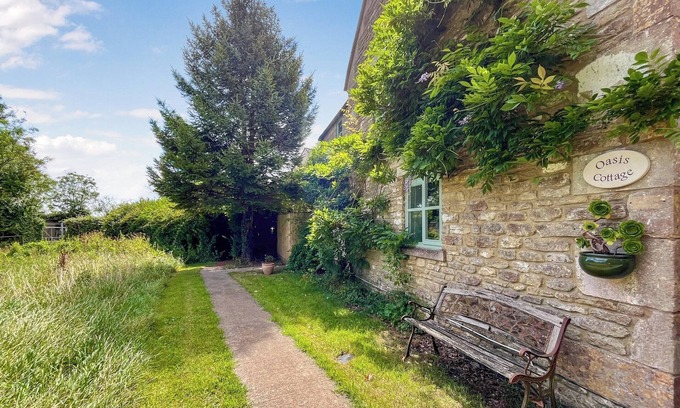 Broughton Gifford Cottage | 2 bedroom accommodation in Broughton Gifford, near Melksham