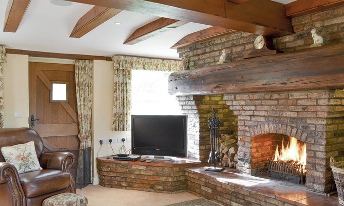 Winestead Cottage | 2 bedroom accommodation in Camerton, near Hull