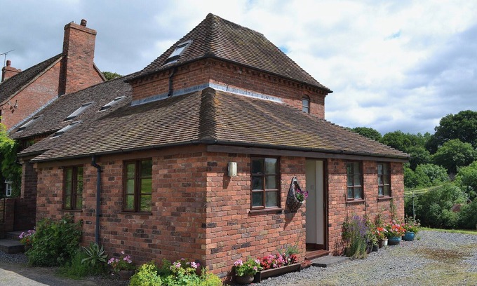 Boraston Cottage | 2 bedroom accommodation in Whatmore, near Tenbury Wells