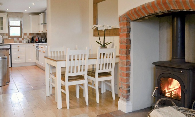 Aubourn Cottage | 2 bedroom accommodation in Norton Disney, near Newark