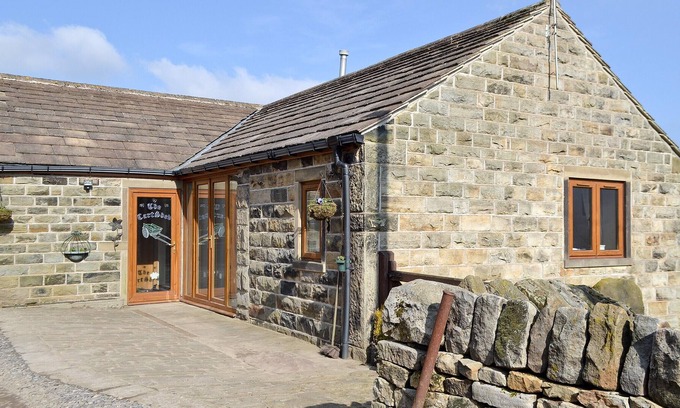 Hoylandswaine Cottage | 2 bedroom accommodation in Deepcar