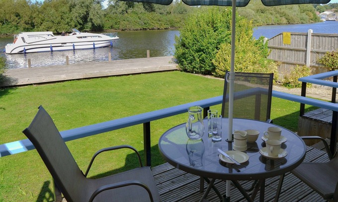 Brundall Cottage | 2 bedroom accommodation in Brundall, near Norwich