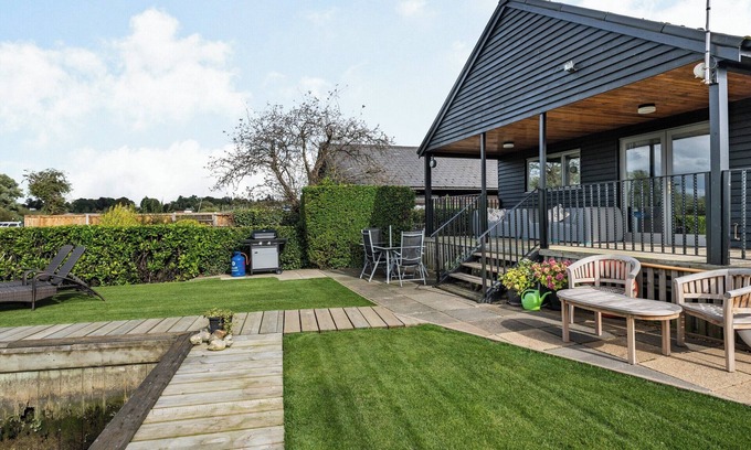 Brundall Cottage | 2 bedroom accommodation in Brundall, near Norwich