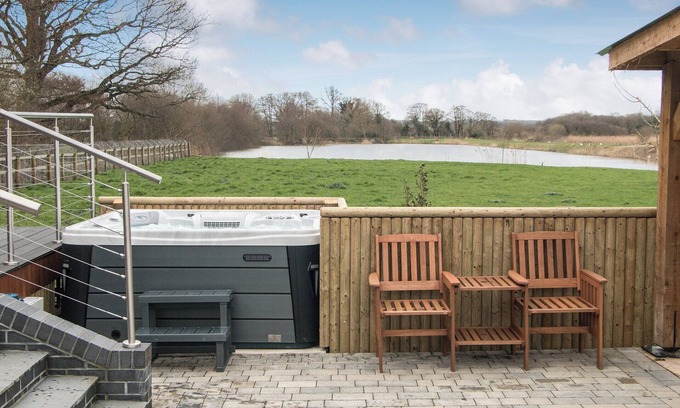 Street Cottage | 2 bedroom accommodation in Sharpham, near Glastonbury
