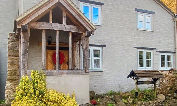 Ashby Saint Ledgers Cottage | 2 bedroom accommodation in Welton