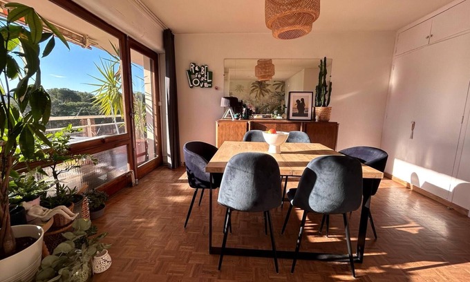 Est Apartment | 2 Bedroom Apartment in Aix-en-Provence