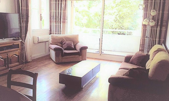 Feuillat Desgenettes Apartment | 2 Bedroom Apartment in Lyon