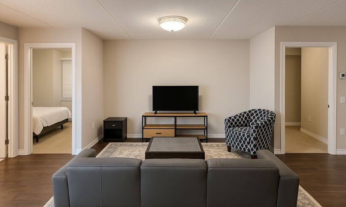 Halton Regional Municipality Apartment | 2-bedroom apartment in nice Milton with AC, fitness room, WiFi