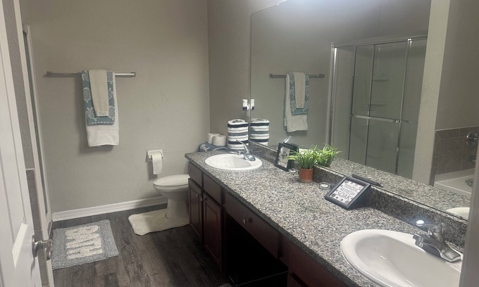 Bearss Plaza Apartment | 2-bedroom apartment in pleasant Tampa with WiFi, AC